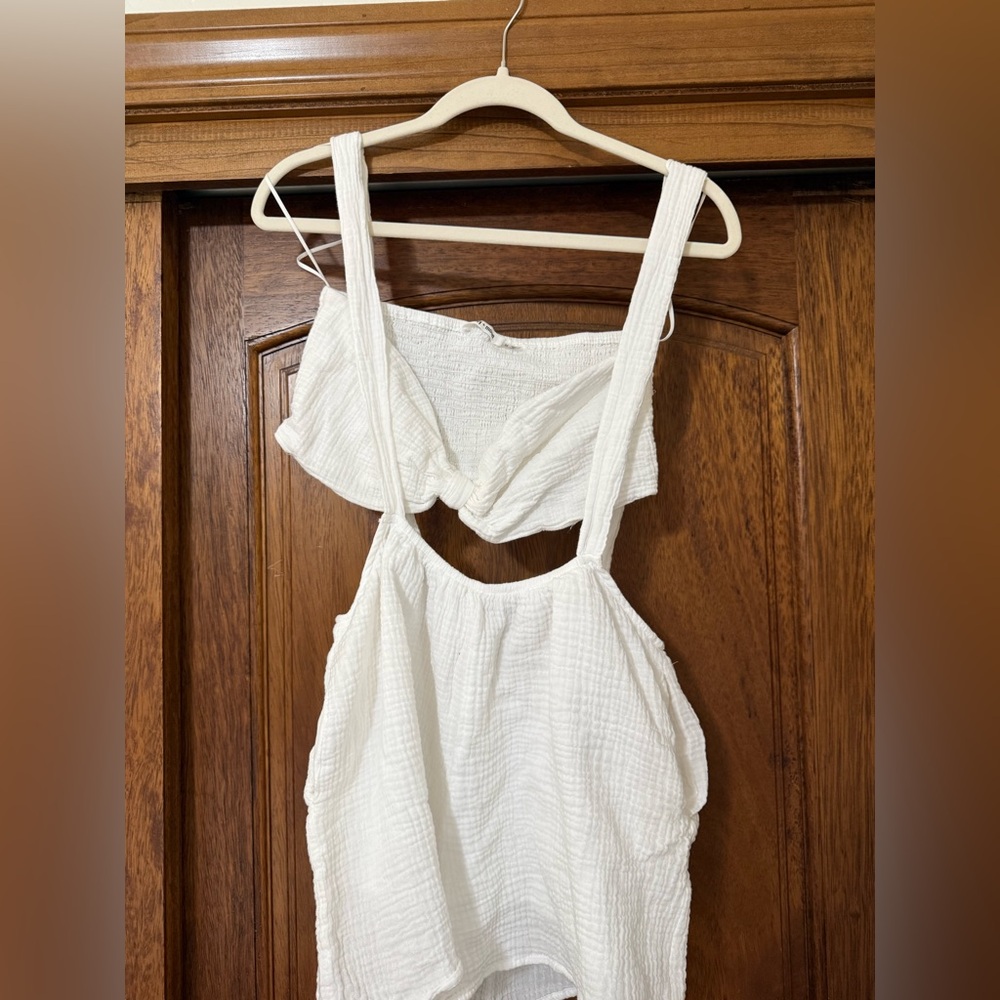 White Women's linen set